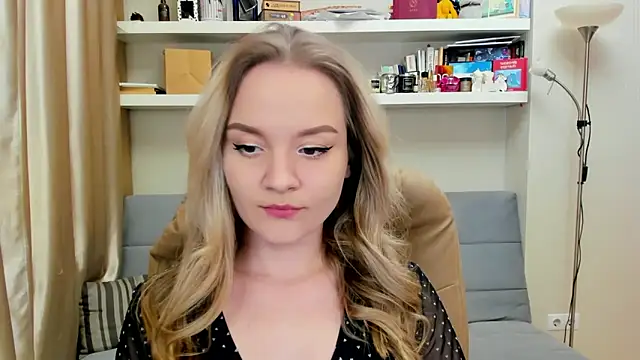 Snapshot of Kara_Smith_ chatting on 10, 1, 2025 Kara Smith  online show from 10, 1, 2025