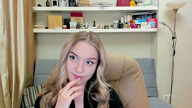 Snapshot of Kara_Smith_ chatting on 11, 1, 2025 Kara Smith  online show from 11, 1, 2025