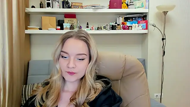 Snapshot of Kara_Smith_ chatting on 15, 1, 2025 Kara Smith  online show from 15, 1, 2025