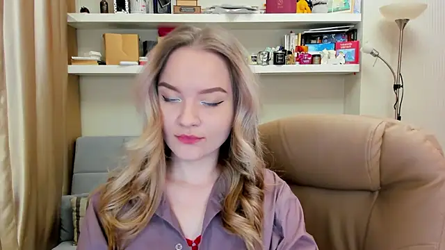 Snapshot of Kara_Smith_ chatting on 4, 2, 2025 Kara Smith  online show from 4, 2, 2025