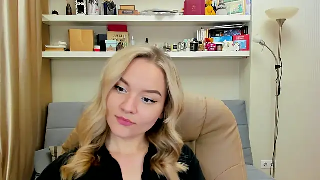 Snapshot of Kara_Smith_ chatting on 14, 2, 2025 Kara Smith  online show from 14, 2, 2025