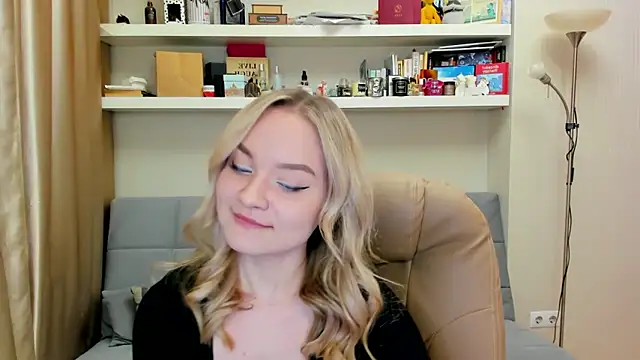 Snapshot of Kara_Smith_ chatting on 8, 3, 2025 Kara Smith  online show from 8, 3, 2025