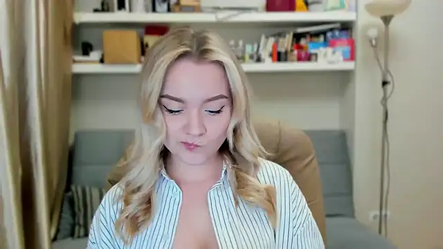 Snapshot of Kara_Smith_ chatting on 19, 9, 2025 Kara Smith  online show from 19, 9, 2025
