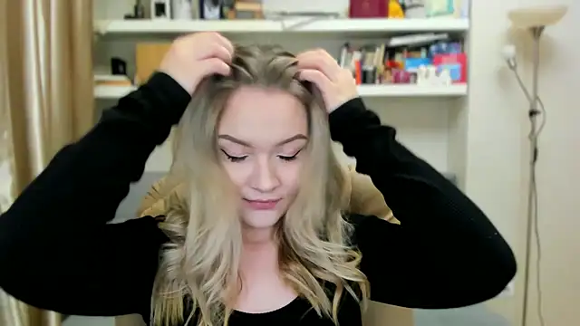 Kara Smith  online show from 30, 11, 2025