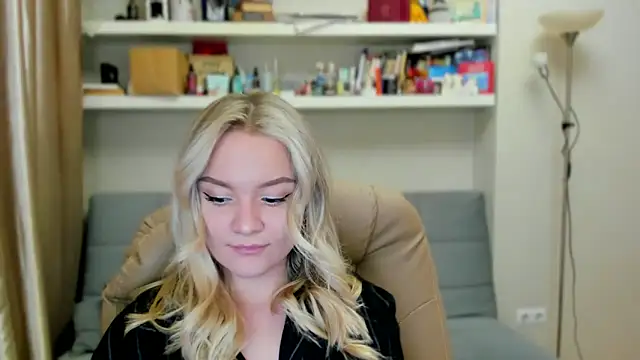 Kara Smith  online show from 3, 12, 2025