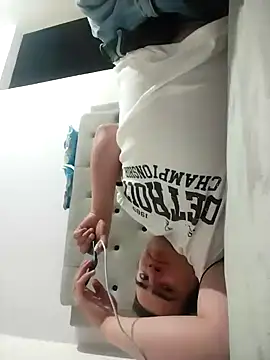 Snapshot of Andy-rtg chatting on 24, 11, 2025 Andy-rtg online show from 24, 11, 2025