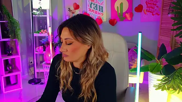 SarahAlluring online show from 2, 4, 2026