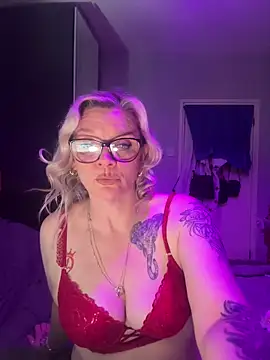 Snapshot of Curvy-Cleo chatting on 19, 4, 2026 Curvy-Cleo online show from 19, 4, 2026