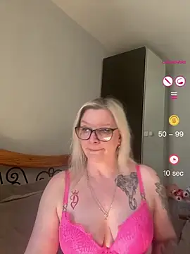 Snapshot of Curvy-Cleo chatting on 1, 5, 2026 Curvy-Cleo online show from 1, 5, 2026