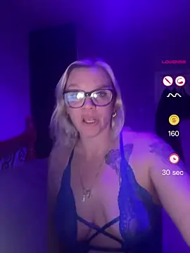 Snapshot of Curvy-Cleo chatting on 7, 5, 2026 Curvy-Cleo online show from 7, 5, 2026