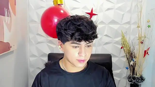 Snapshot of Sam_Daves chatting on 17, 12, 2025 Sam Daves online show from 17, 12, 2025