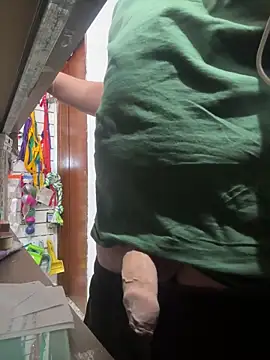 Snapshot of elninio_poya chatting on 17, 12, 2025 elninio poya online show from 17, 12, 2025