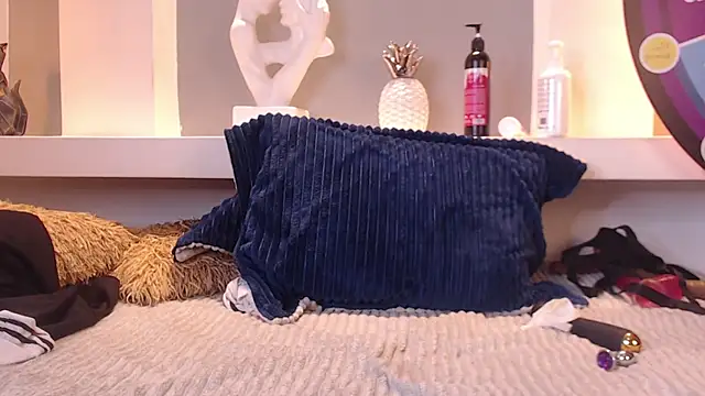 milu w4llace online show from 17, 3, 2025