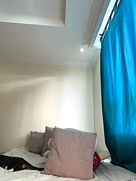 Ivelleee  online show from 9, 10, 2025