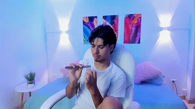 Snapshot of MathewAdams chatting on 12, 9, 2025 MathewAdams online show from 12, 9, 2025