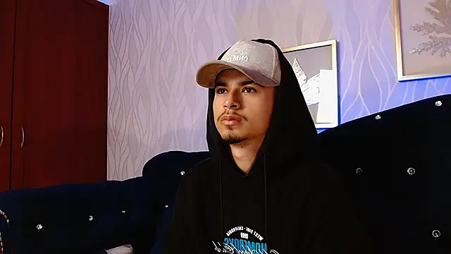 Snapshot of MathewAdams chatting on 14, 11, 2025 MathewAdams online show from 14, 11, 2025