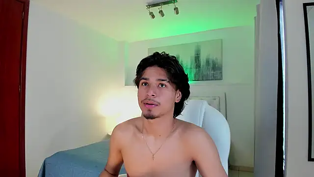 Snapshot of MathewAdams chatting on 28, 11, 2025 MathewAdams online show from 28, 11, 2025