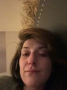 Snapshot of 2brokegirlz chatting on 11, 3, 2025 2brokegirlz online show from 11, 3, 2025