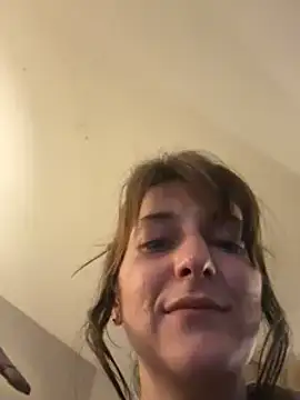 Snapshot of 2brokegirlz chatting on 11, 3, 2025 2brokegirlz online show from 11, 3, 2025