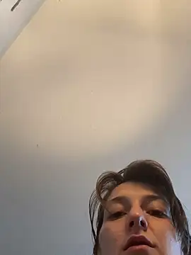 Snapshot of 2brokegirlz chatting on 15, 3, 2025 2brokegirlz online show from 15, 3, 2025