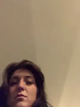 Snapshot of 2brokegirlz chatting on 17, 3, 2025 2brokegirlz online show from 17, 3, 2025