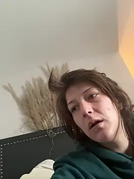 Snapshot of 2brokegirlz chatting on 20, 3, 2025 2brokegirlz online show from 20, 3, 2025