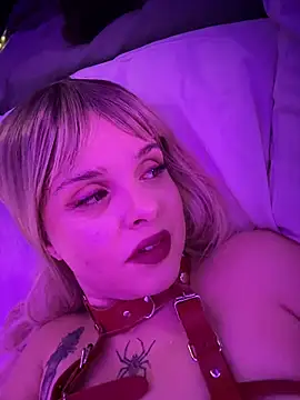 Snapshot of LoganPeny chatting on 7, 11, 2025 LoganPeny online show from 7, 11, 2025