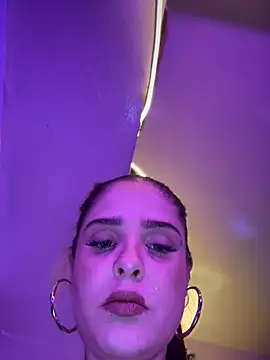 Snapshot of LoganPeny chatting on 12, 11, 2025 LoganPeny online show from 12, 11, 2025