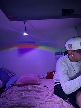 Snapshot of LoganPeny chatting on 17, 11, 2025 LoganPeny online show from 17, 11, 2025