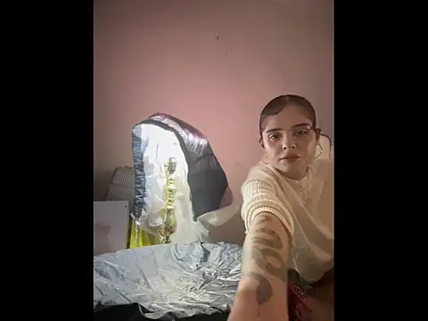 Snapshot of LoganPeny chatting on 14, 1, 2026 LoganPeny online show from 14, 1, 2026