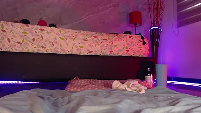 Snapshot of catmolly_ chatting on 16, 4, 2026 catmolly online show from 16, 4, 2026