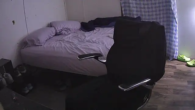 Muffdiver718 online show from 21, 3, 2025