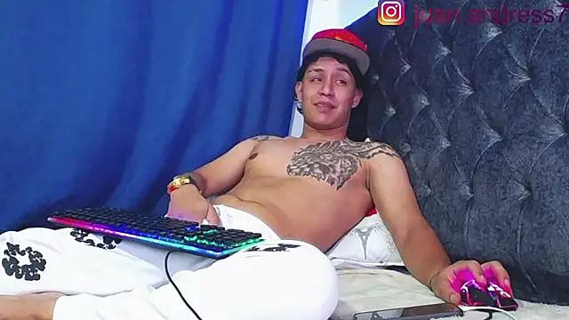 Snapshot of Stone_grey1_ chatting on 19, 12, 2025 Stone grey1 online show from 19, 12, 2025