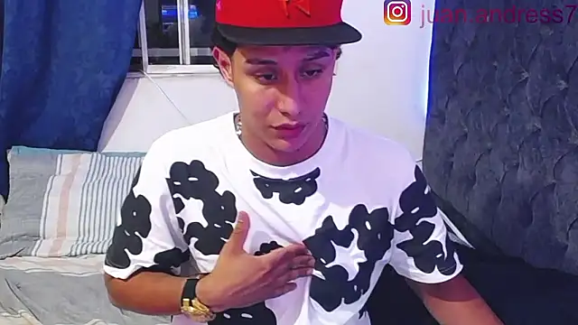 Snapshot of Stone_grey1_ chatting on 2, 2, 2026 Stone grey1 online show from 2, 2, 2026