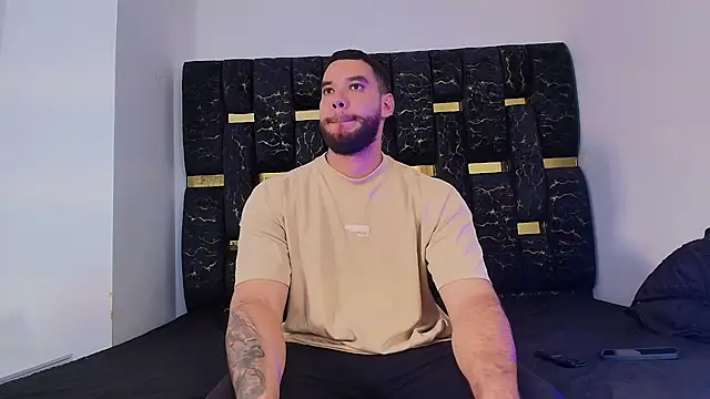 Snapshot of chris_blake__ chatting on 18, 11, 2025 chris blake online show from 18, 11, 2025