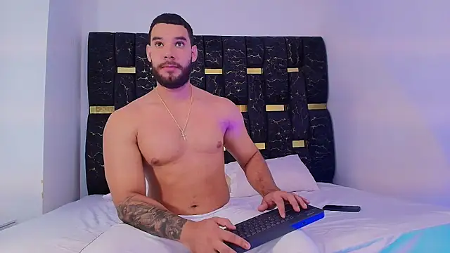 Snapshot of chris_blake__ chatting on 24, 11, 2025 chris blake online show from 24, 11, 2025