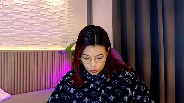 TiffanyWalk online show from 24, 10, 2025