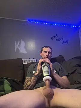 Snapshot of Stillhard8925 chatting on 24, 10, 2025 Stillhard8925 online show from 24, 10, 2025