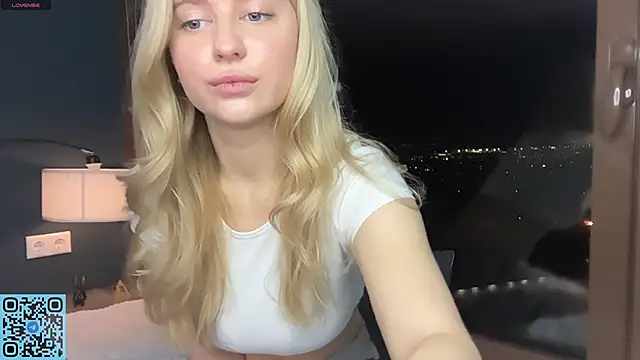 Snapshot of RadiantBliss chatting on 2, 11, 2025 RadiantBliss online show from 2, 11, 2025