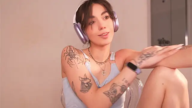 Snapshot of mystica_ chatting on 22, 10, 2025 mystica online show from 22, 10, 2025