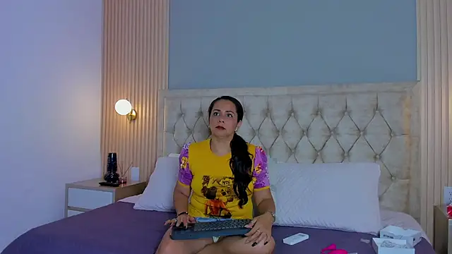 Snapshot of Hera_goddesss chatting on 4, 10, 2025 Hera goddesss online show from 4, 10, 2025