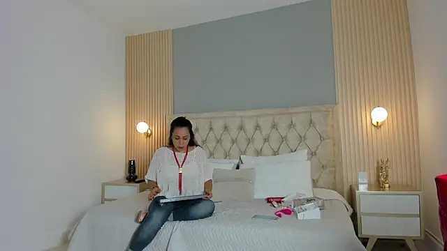 Snapshot of Hera_goddesss chatting on 17, 10, 2025 Hera goddesss online show from 17, 10, 2025