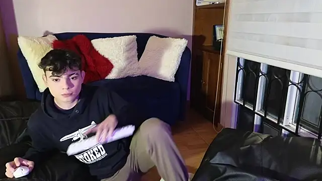 Snapshot of lukeboyce33 chatting on 6, 1, 2026 lukeboyce33 online show from 6, 1, 2026