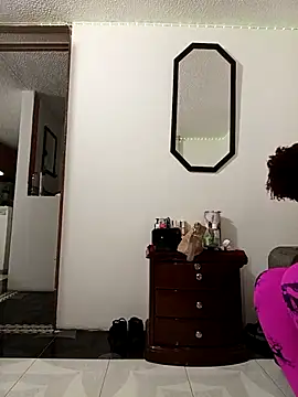 Snapshot of LEIDY_LORENA chatting on 12, 11, 2025 LEIDY LORENA online show from 12, 11, 2025