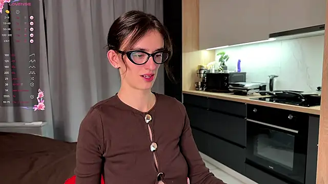 Snapshot of TwinTemptations chatting on 2, 10, 2025 TwinTemptations online show from 2, 10, 2025