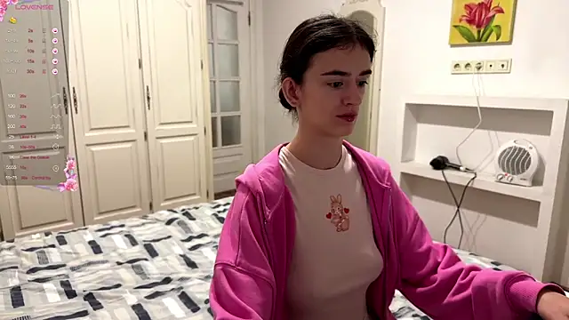 Snapshot of TwinTemptations chatting on 6, 10, 2025 TwinTemptations online show from 6, 10, 2025