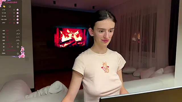 Snapshot of TwinTemptations chatting on 8, 10, 2025 TwinTemptations online show from 8, 10, 2025