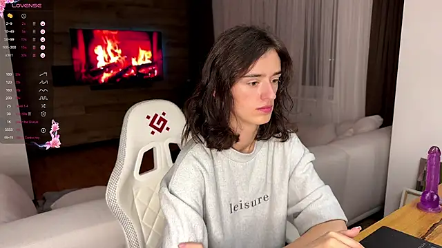 Snapshot of TwinTemptations chatting on 9, 10, 2025 TwinTemptations online show from 9, 10, 2025