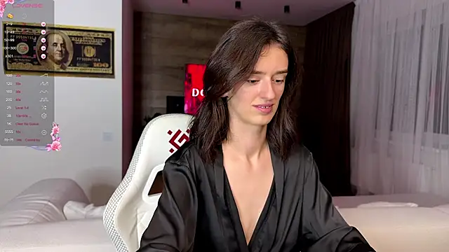 Snapshot of TwinTemptations chatting on 5, 11, 2025 TwinTemptations online show from 5, 11, 2025