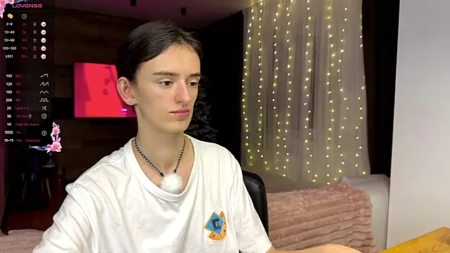 Snapshot of TwinTemptations chatting on 2, 12, 2025 TwinTemptations online show from 2, 12, 2025